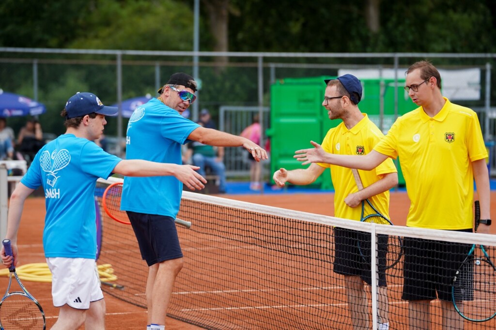 Fanatisme en sportiviteit gaan hand in hand op NK G-tennis
